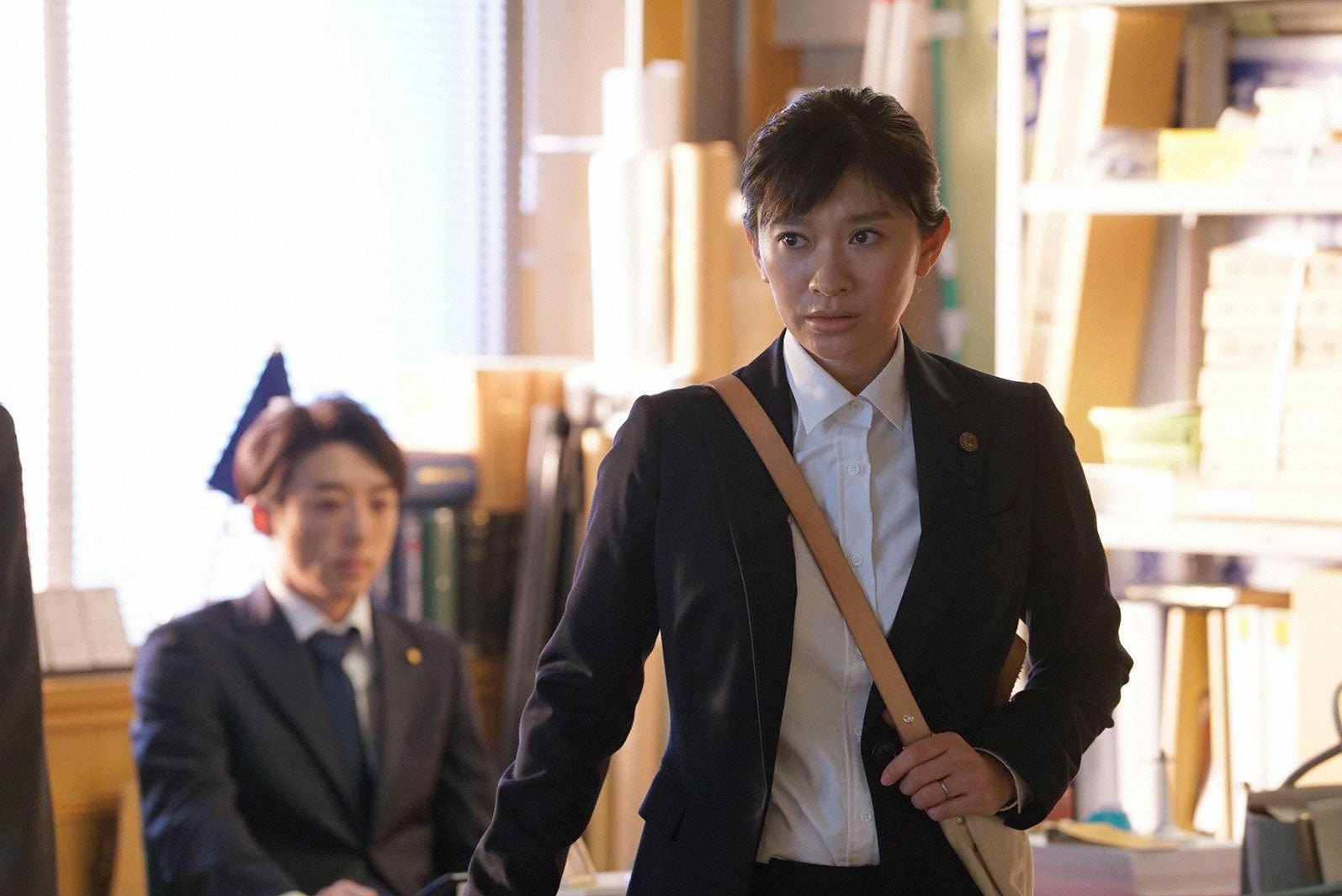 高橋一生、篠原涼子／「民衆の敵」第7話より（C）フジテレビ