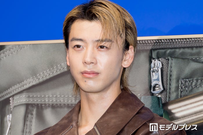 竹内涼真、鍛え上げられた腹筋披露 着替え中の写真が「バキバキですごい」と話題