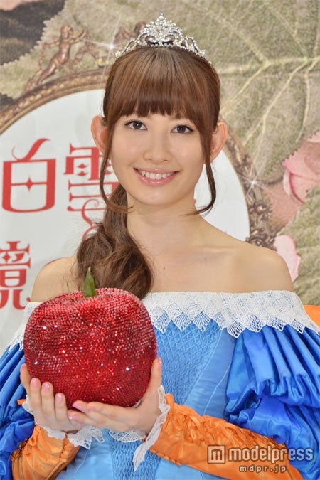 小嶋陽菜、新CM解禁　キュートな白雪姫に変身