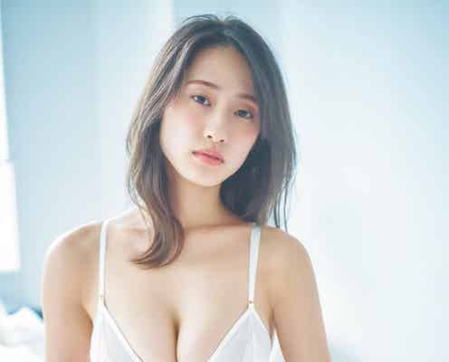 澄田綾乃、こぼれる美バスト披露 色気溢れるSEXYショット<独占カットあり>