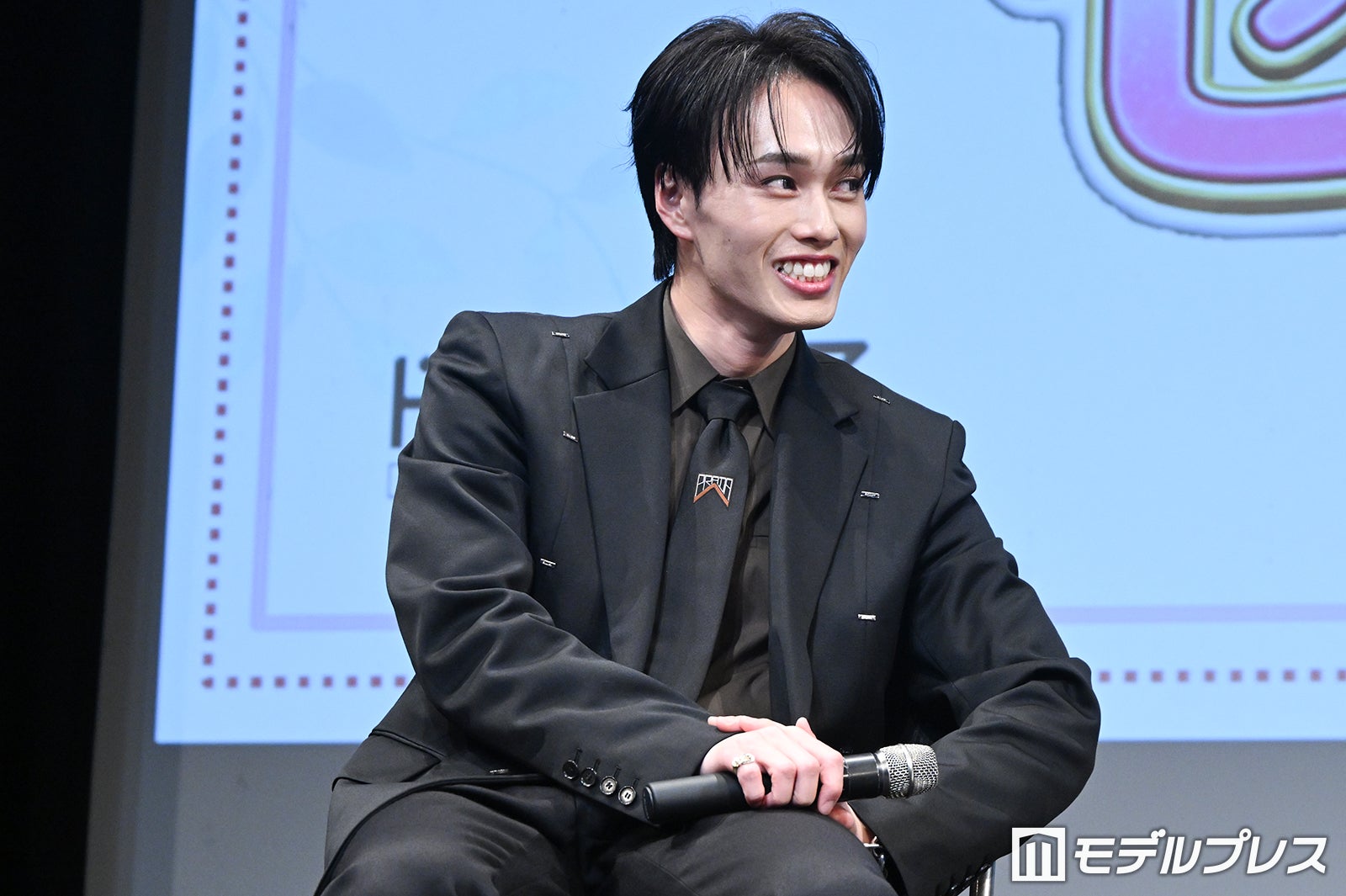 和田雅成の胸キュン芝居を見つめる森次政裕（C）モデルプレス