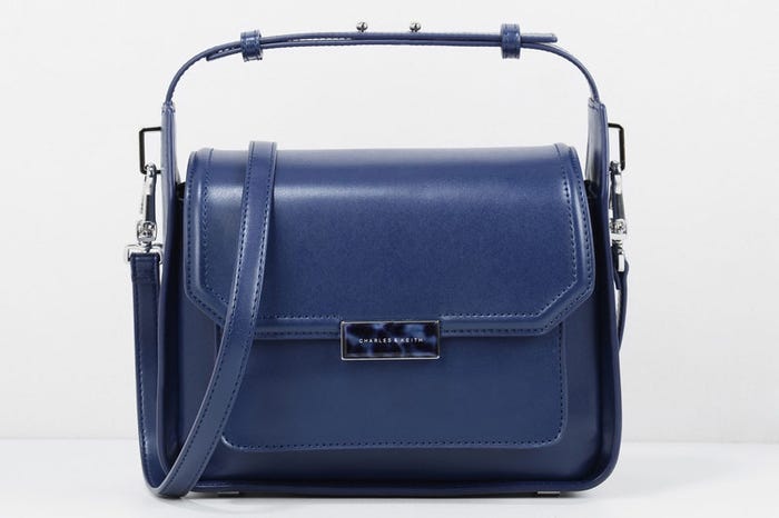 トップハンドルボックスバッグ「CHARLES & KEITH」5,886円(税込)/画像提供:CHARLES & KEITH OFFICIAL ONLINE STORE