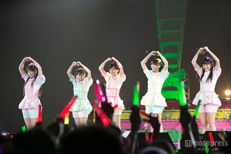 （左から）佐々木彩夏、有安杏果、百田夏菜子、玉井詩織、高城れに