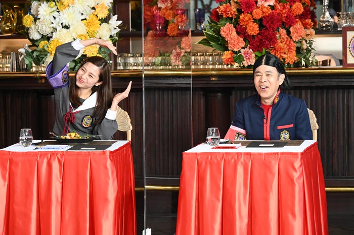 中条あやみ、岡村隆史(C)日本テレビ