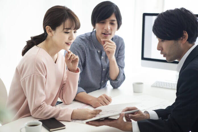 他の人の前で褒める
