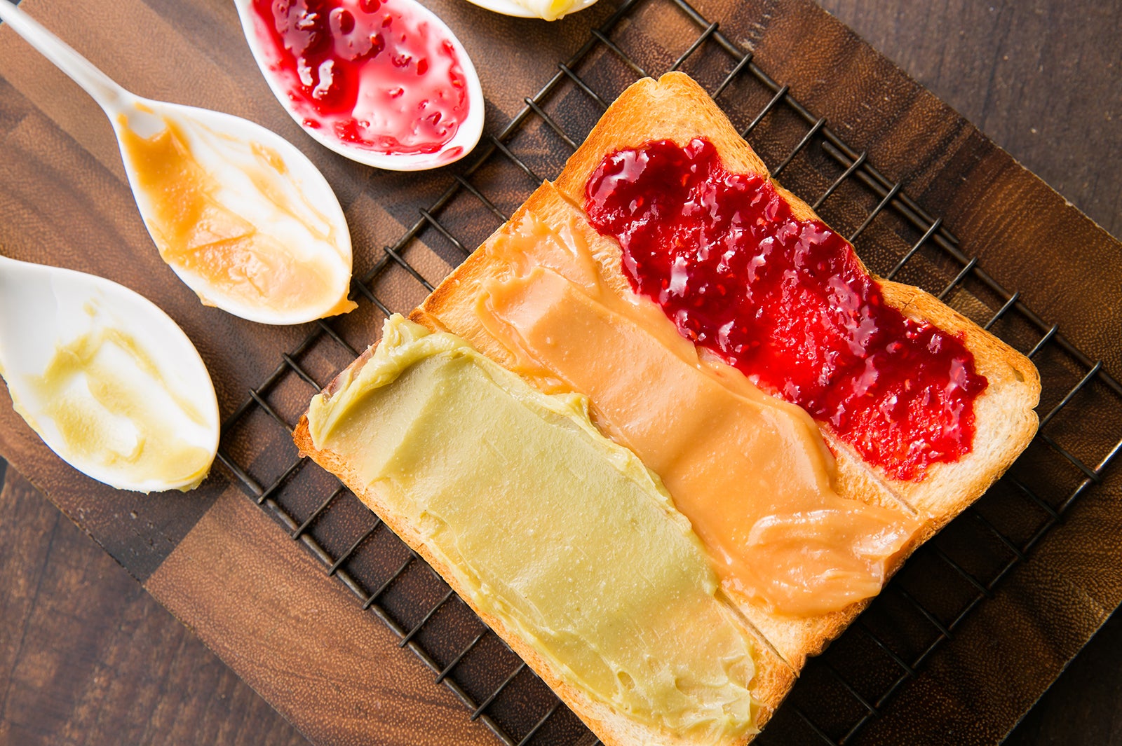 京都に高級食パン専門店「嵜本」のカフェ併設店、ジャムを選べるカスタムトースト提供