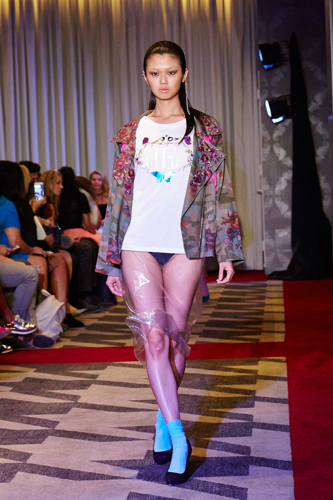 Iris／「VICTOR dE SOUZA」ショーより（画像提供：所属事務所）