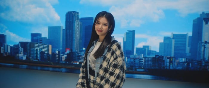 SANA/「卒業」のミュージックビデオより