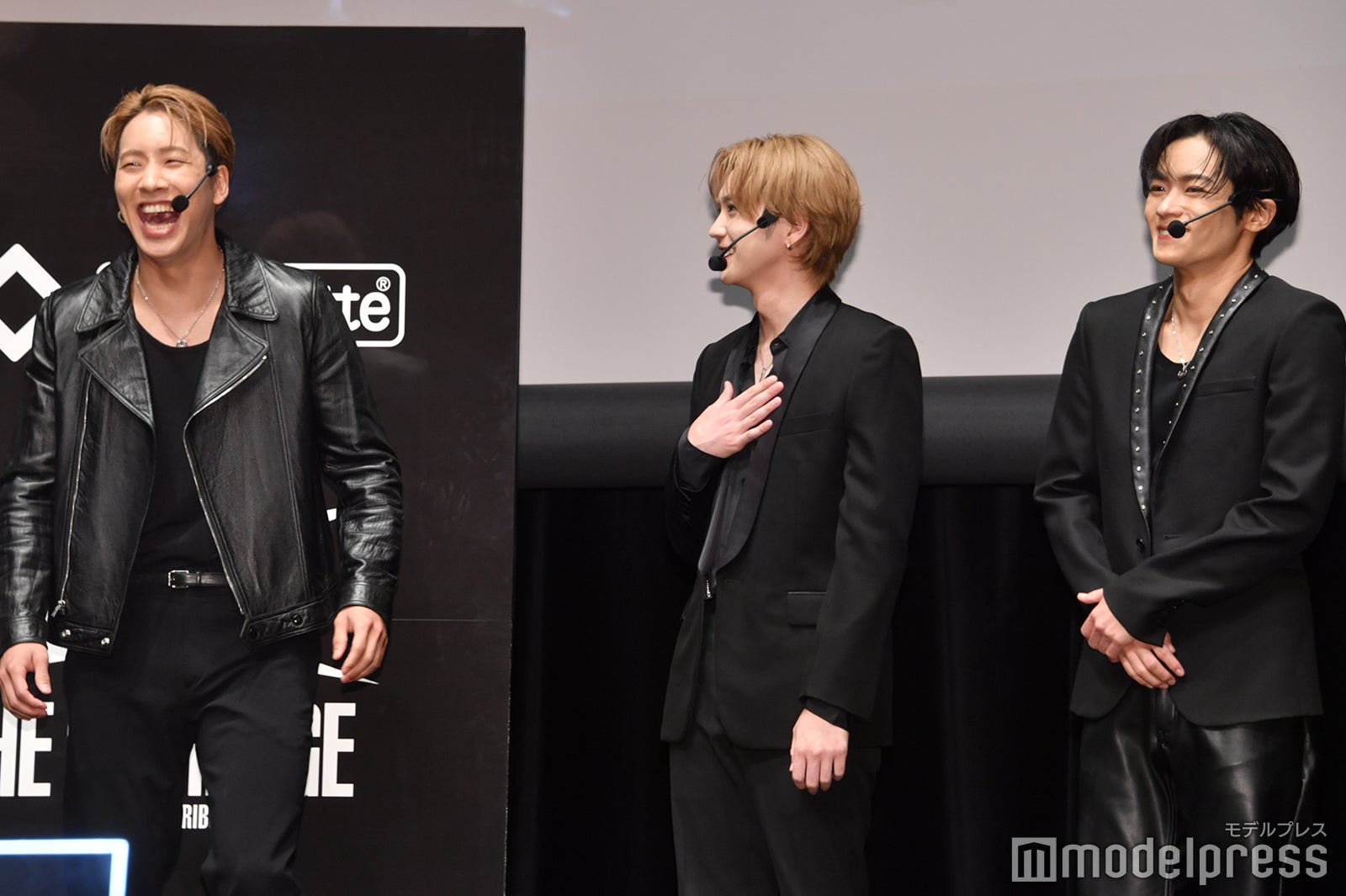 CM撮影で陣が50テイク撮ったため「その分めっちゃ待ちましたけどね、僕」と主張した吉野北人（C）モデルプレス