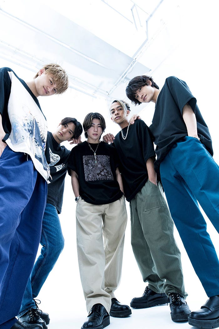 Aぇ! group(C)日経BP