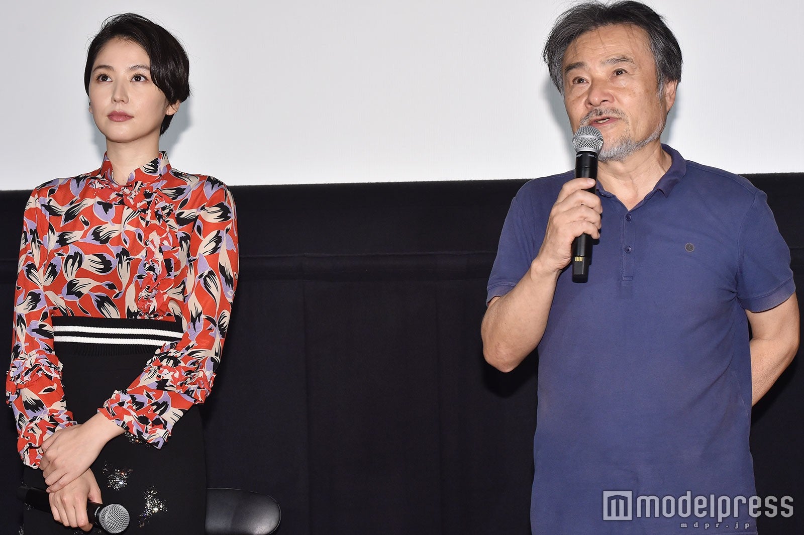 長澤まさみ、黒沢清監督（C）モデルプレス