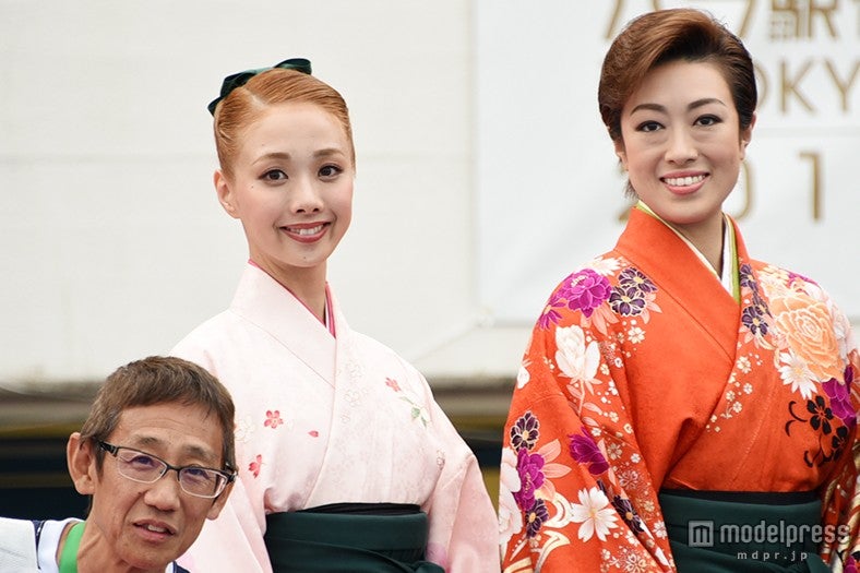 （左から）妃海風、北翔海莉