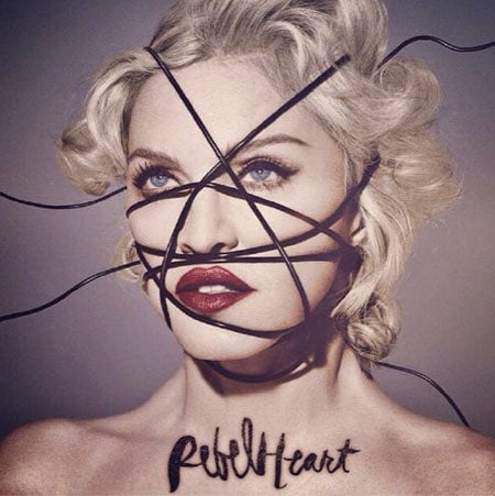 マドンナ、パーフェクトに美しい豊満バストを披露