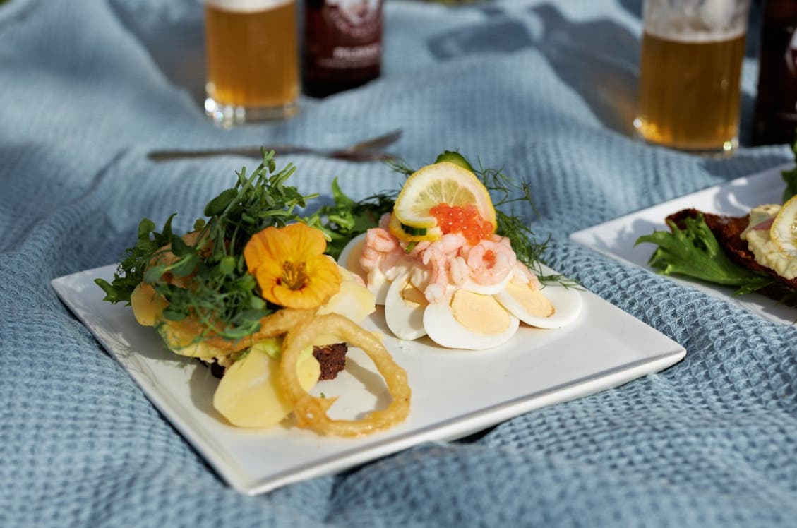 デンマーク風オープンサンド「スモーブロー」(イメージ画像)