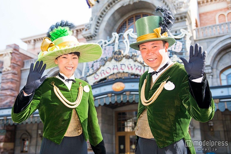 ブロードウェイ・ミュージックシアターのキャスト（C）Disney