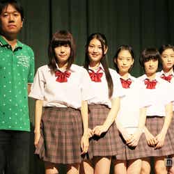 映画「スクールガール・コンプレックス~放送部篇~」初日舞台挨拶(左から)青山裕企氏、森川葵、今野鮎莉、高井つき奈、門脇麦、吉倉あおい、新木優子