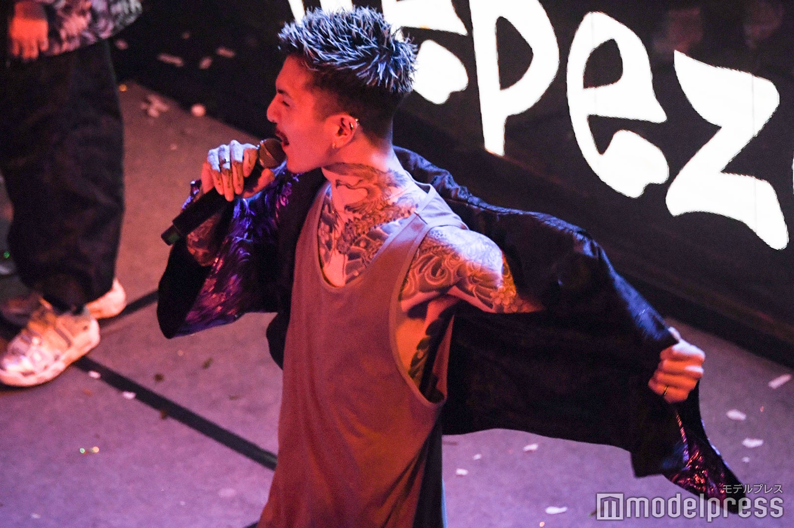 DJふぉい 「レペゼン恐怖のカウントダウンライブ ～ガチで生配信～」（C）モデルプレス