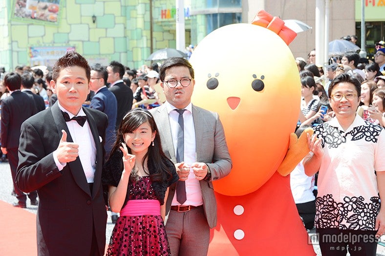 左より：川田広樹、池間夏海、比嘉憲吾、あごまごちゃん、山城智二