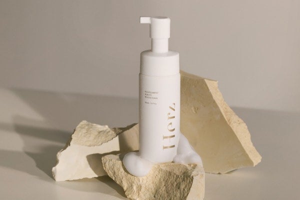 舟山久美子のスキンケアブランド「Herz skin」から泡洗顔「フルフィルメント ピュアリティ ホワイトフォーム」発売