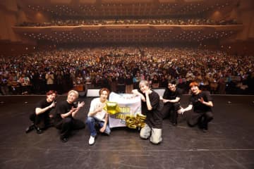 w-inds． デビュー25周年記念日を1万人と祝福！アニバーサリーツアー開幕