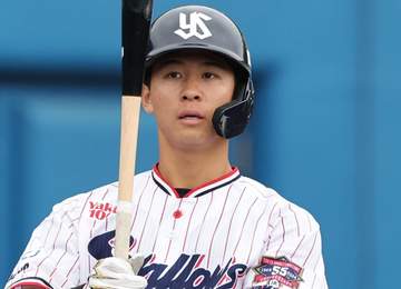 ヤクルト・内山抹消 19日のダイビングで左肩負傷 首位のチームにとっては痛恨