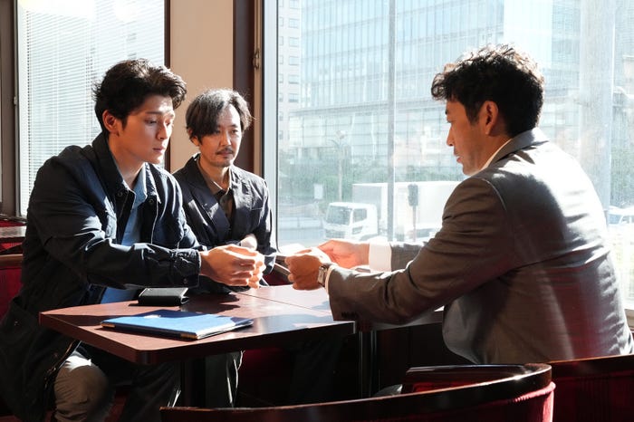 眞栄田郷敦、岡部たかし、迫田孝也/ 「エルピス―希望、あるいは災い―」第9話より(C)カンテレ
