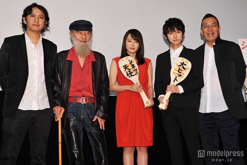 （左から）時川英之監督、ミッキー・カーチス、藤原令子、本郷奏多、阿藤快