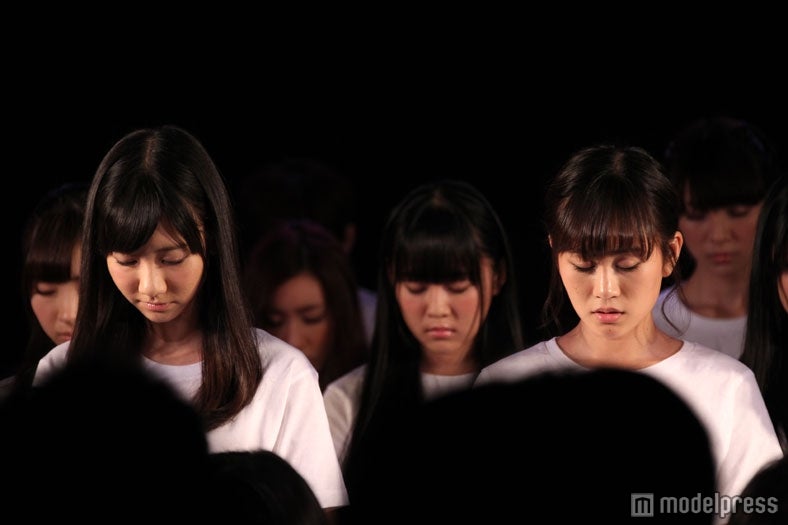 （写真左から）AKB48柏木由紀、前田敦子