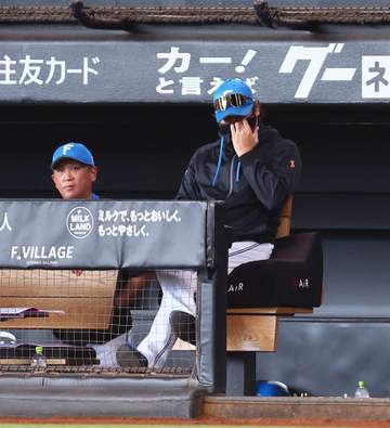 日本ハム・新庄監督「もちろん」 吉田の懲罰交代に言及「スライディングしてたら間違いなくセーフなんで」 三回に緩慢走塁で二塁アウト五回守備から交代