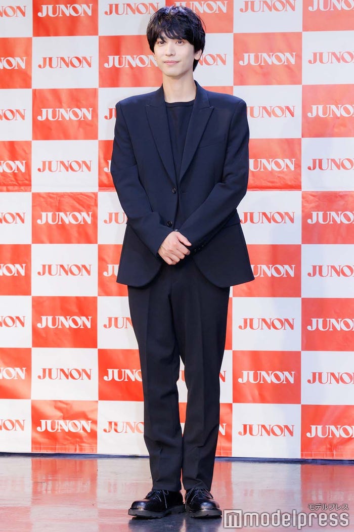 黒羽麻璃央(C)モデルプレス