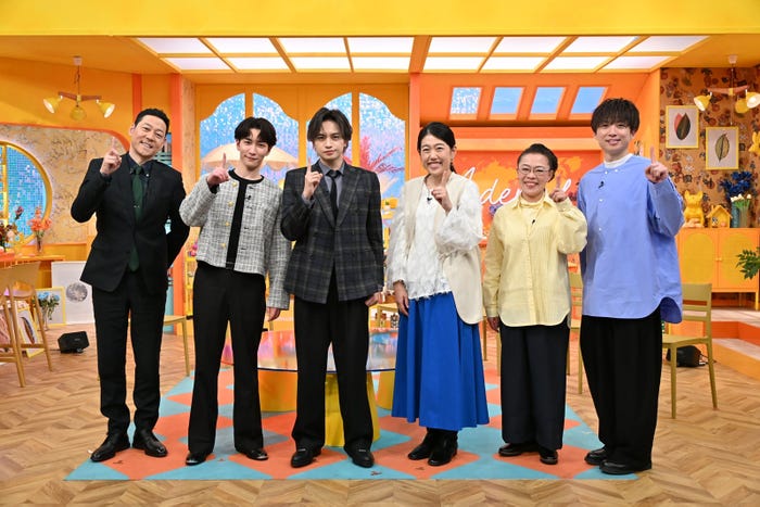 (左から)東野幸治、渡辺翔太、中島健人、横澤夏子、柴田理恵、河井ゆずる(C)フジテレビ