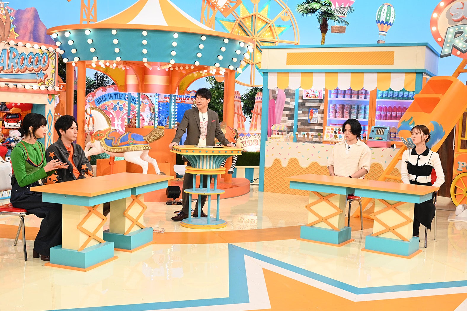 小松菜奈、二宮和也、陣内智則、菊池風磨、朝日奈央（C）日本テレビ