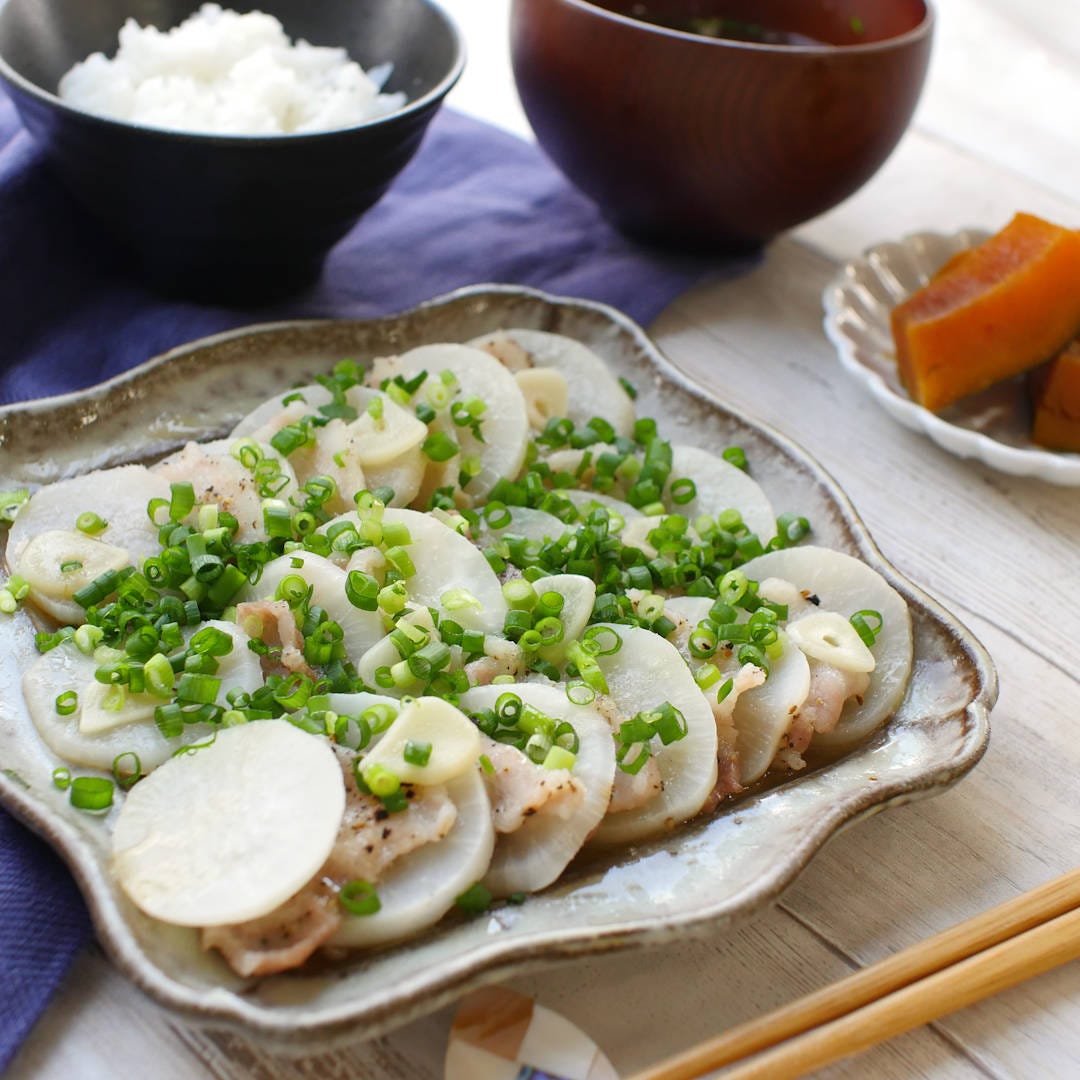 うま塩だれで絶品！豚バラ肉とかぶのしっとりレンジ蒸し
