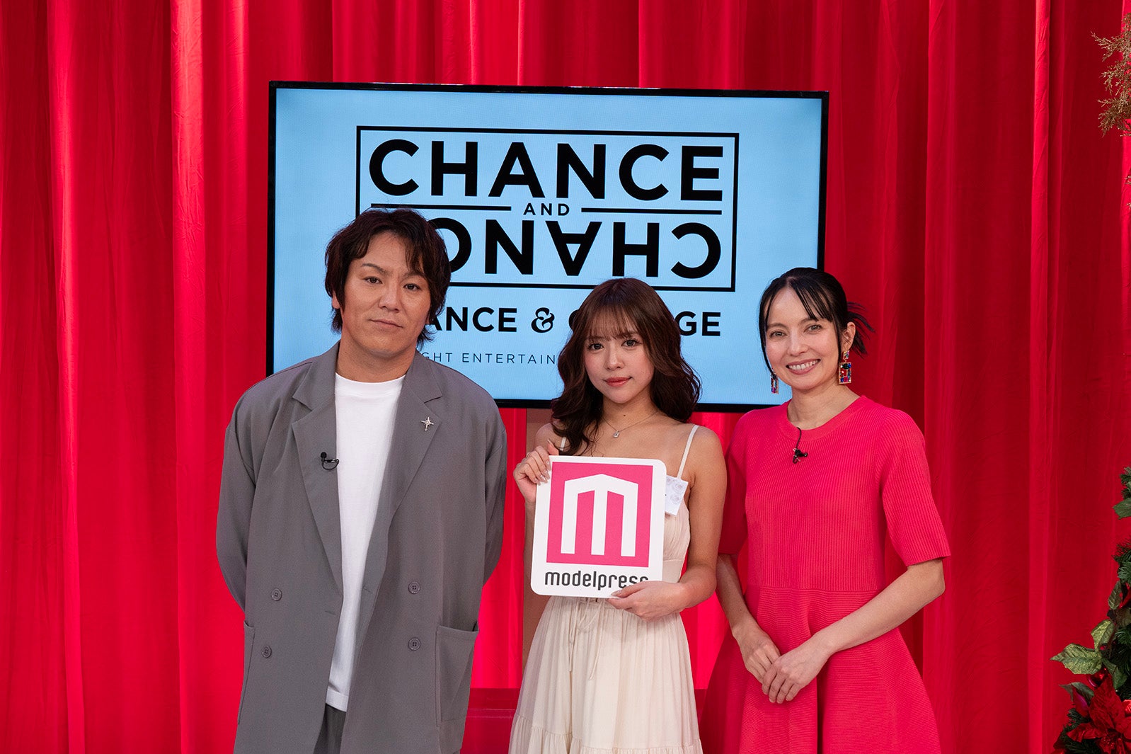 （左から）狩野英孝、あいみ、ベッキー（提供写真）