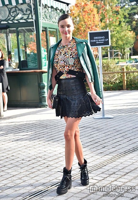 ライダースを着こなした“ロマンチックモード”/photo:Getty Images