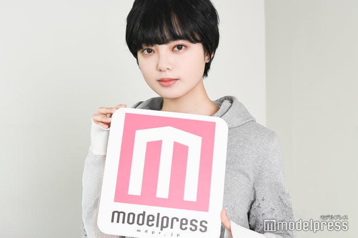 欅坂46平手友梨奈の美容に迫る 美肌の秘訣 スタイルキープ法 片耳ピアス の理由は モデルプレスインタビュー モデルプレス