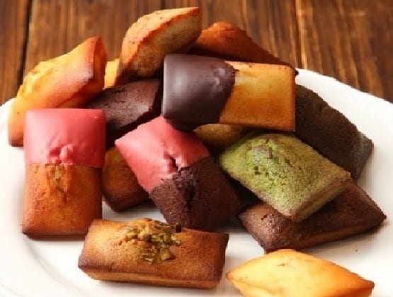 【阪急うめだ本店】今年は白いミラーボールツリー＆メリーゴーランドが登場！