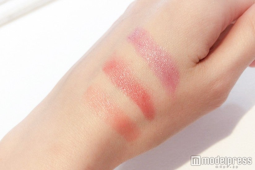 （右から）“35 グレープ”、“36 タングステン”、“37 ノスタルジックサン”（C）モデルプレス