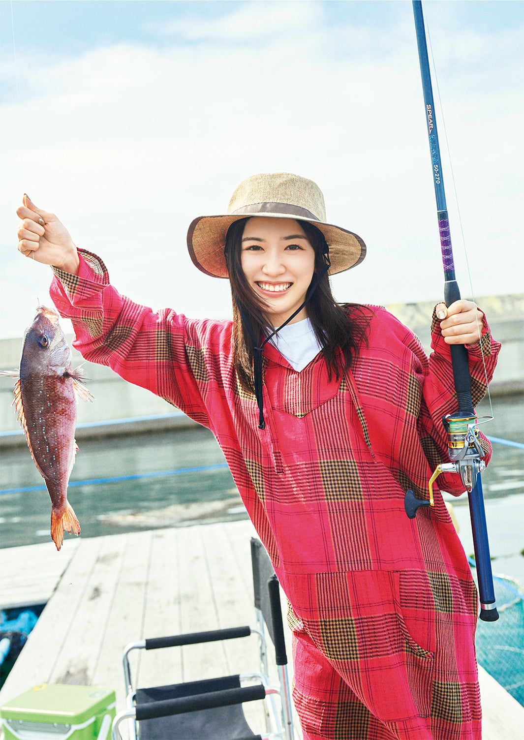 永野芽郁、初本格海釣り・優雅なドレス姿で“舟あそび”…貴重オフ