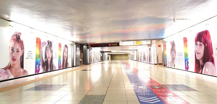 Niziuデビュー 渋谷 新宿など東京中が一斉に祝福 スカイツリーで特別ライティングも モデルプレス