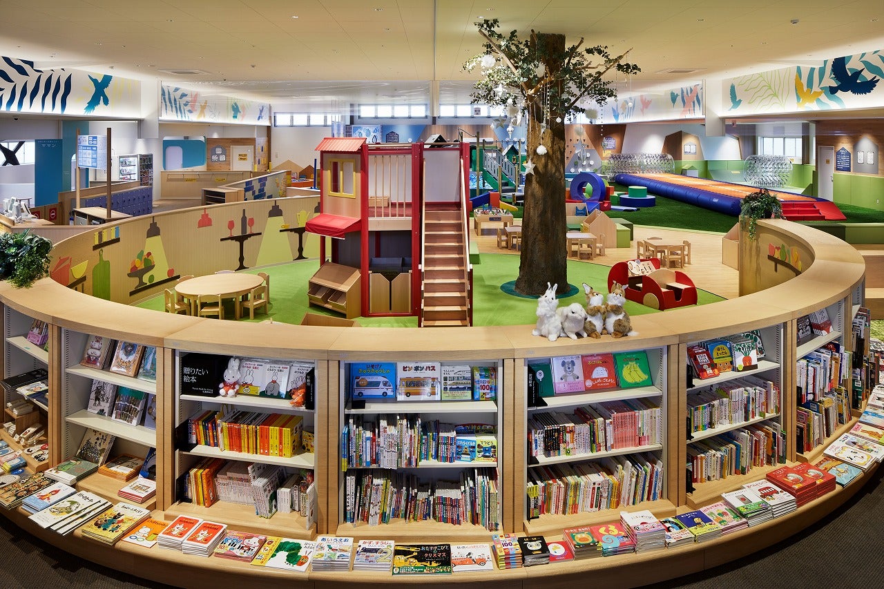 高知県最大級の冊数を誇る児童書コーナー／画像提供：TSUTAYA
