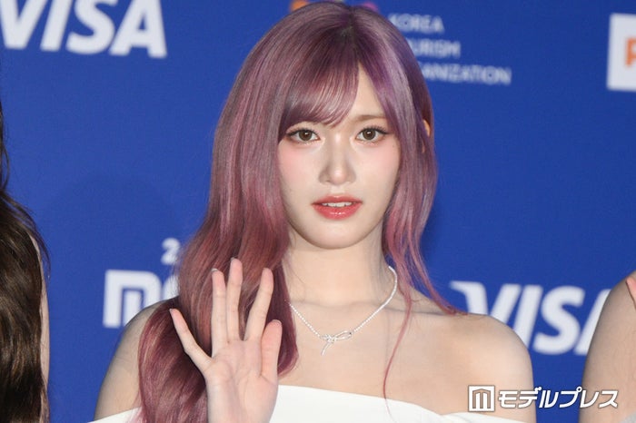 IVEイソ、美脚際立つショーパンコーデに絶賛の声「異次元のスタイル」「可愛さに目が釘付け」