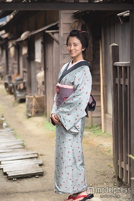 小島梨里杏(画像提供:所属事務所)