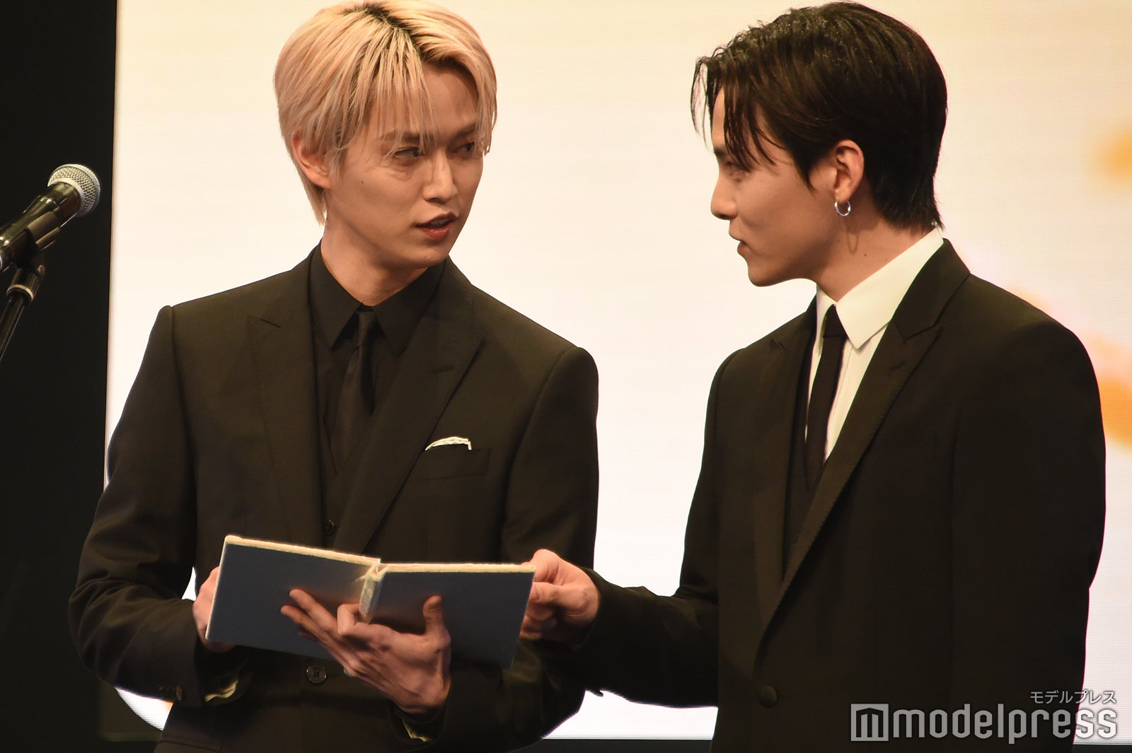 白岩瑠姫、川西拓実（C）モデルプレス