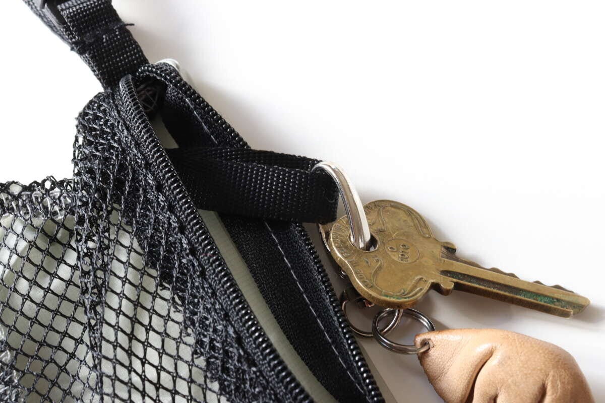 ダイソーのトラベルフラットポーチ