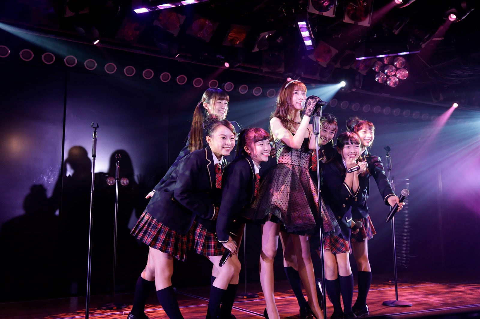 阿部マリアとAKB48台湾研究生（C）AKS