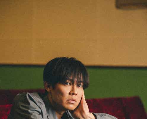 小出恵介、主演で映画監督役に挑戦 藤原さくららメインキャストも解禁<銀平町シネマブルース>