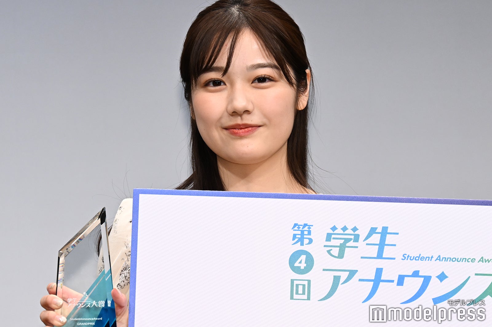 峯本奈津さん（C）モデルプレス