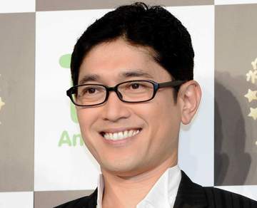 薬丸裕英 羨望のJAL上級クラスで海見下ろす絶景のハワイ自宅へ ラウンジではカレー、サラダ＆ノンアルの旅慣れ感