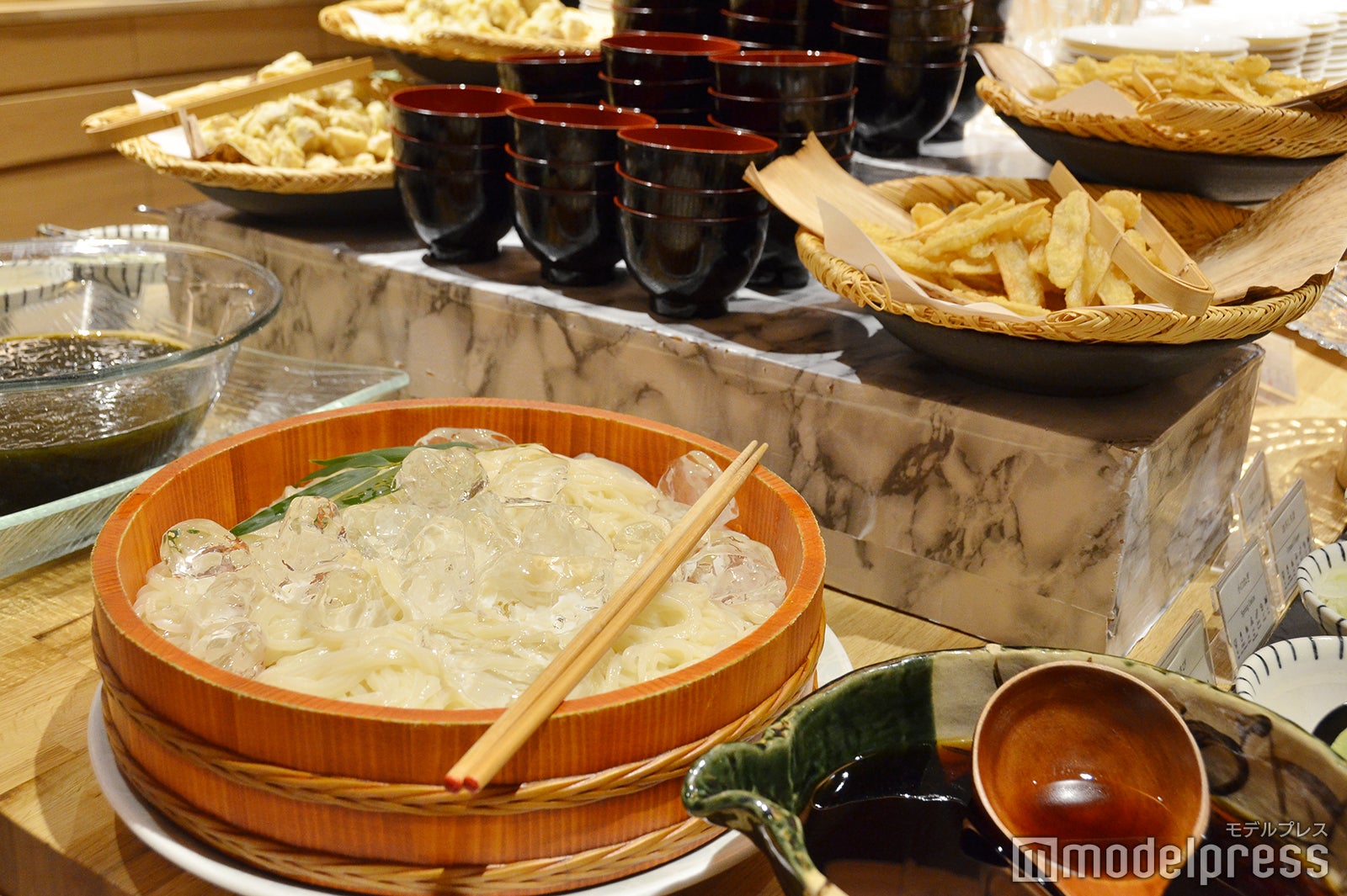 夕食（C）モデルプレス